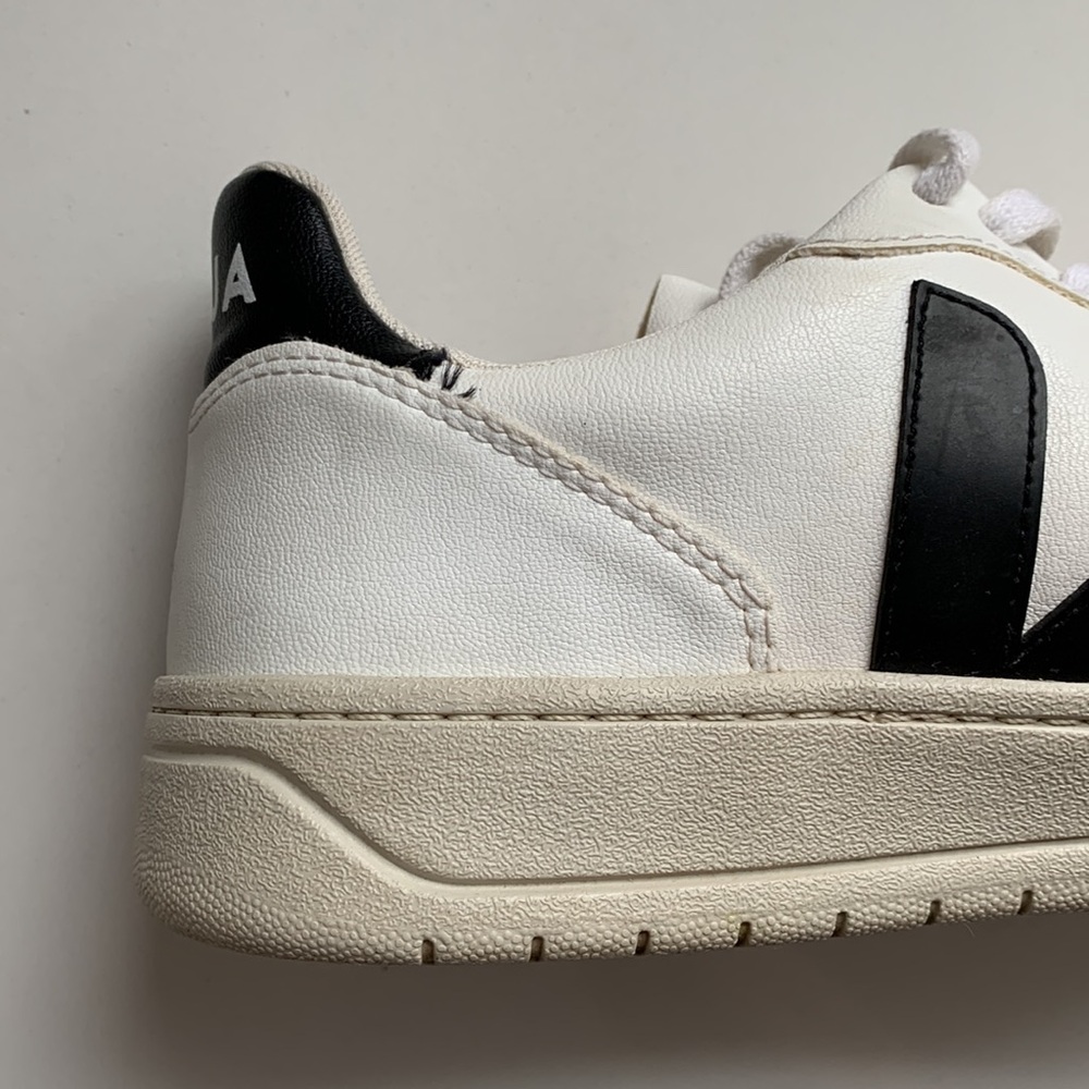 Veja V-10 White Black Womens Sneakers - Picture 12 of 16